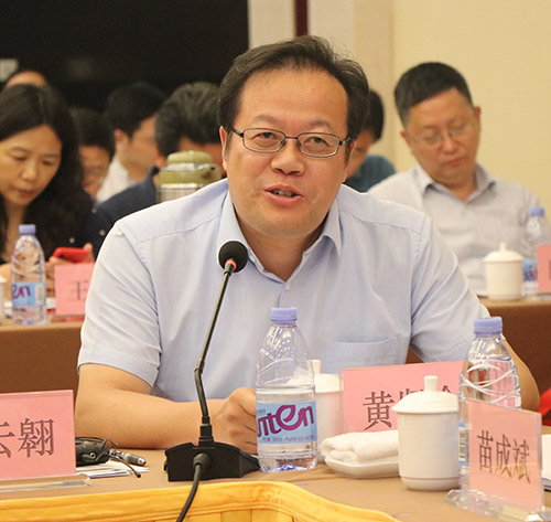 省決策咨詢研究基地工作推進(jìn)會(huì)在南京召開